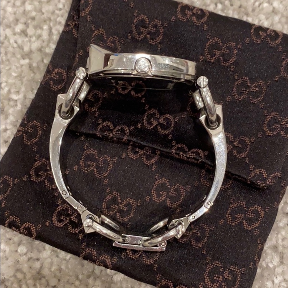 Gucci watch with dust pouch - Picture 8 of 12